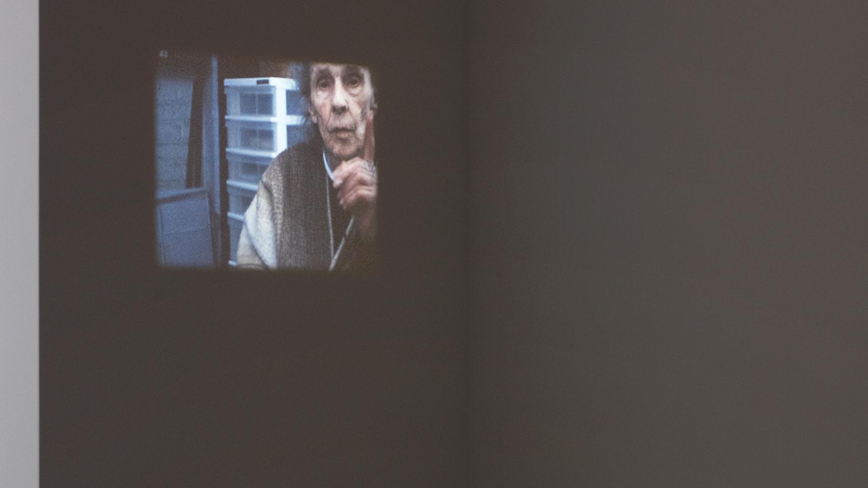 Ausstellungsansicht Lucy Skaer, Leonora in KAI 10 | ARTHENA FOUNDATION / Courtesy Lucy Skaer und Arts Council Collection, London / Foto: © Jonas Gerhard, 2012
