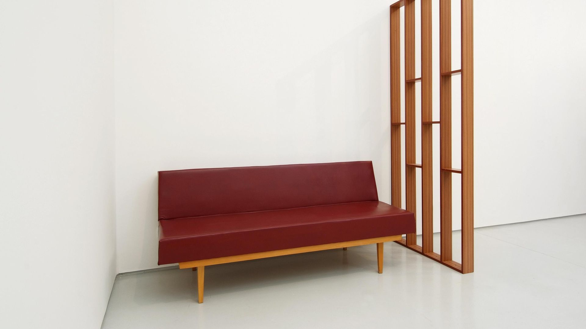 Roman Ondák, Resting Corner, Installation view KAI 10 | Raum für Kunst, photographer: Hendrik Reinert