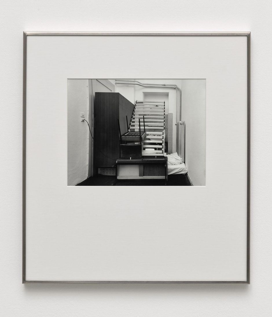Florian Slotawa, Hotel Stadt Rendsburg, Dresden, Zimmer 12a, Nacht zum 7. Juni 1998, 1998, Courtesy Monika Schnetkamp Collection, VG Bild-Kunst, Bonn 2024, Photo: Achim Kukulies, Monika Schnetkamp Collection
